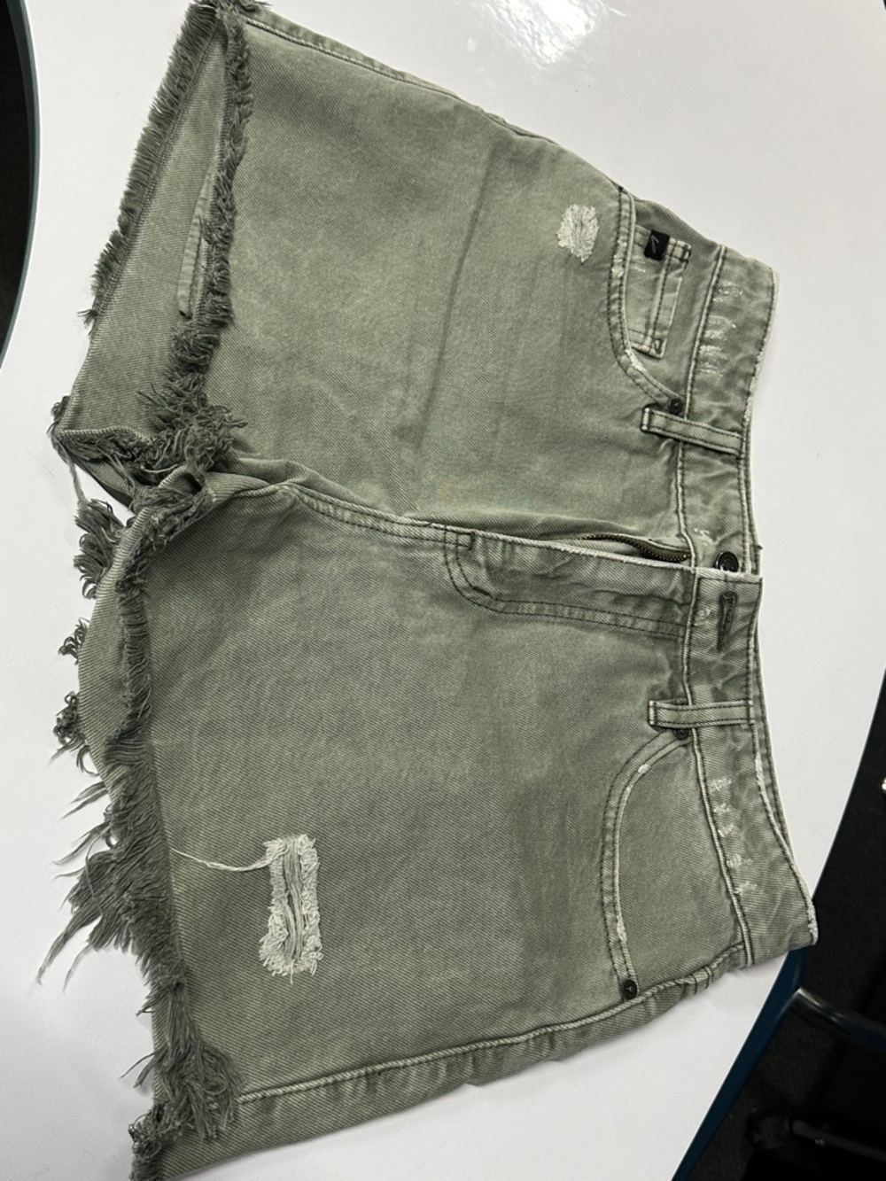 KanCan Frayed Olive Green Denim Cutoff Shorts sz 7/27